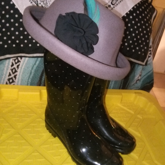 ACCESSORIES OF ALL SORTS - Picture 9 of 13